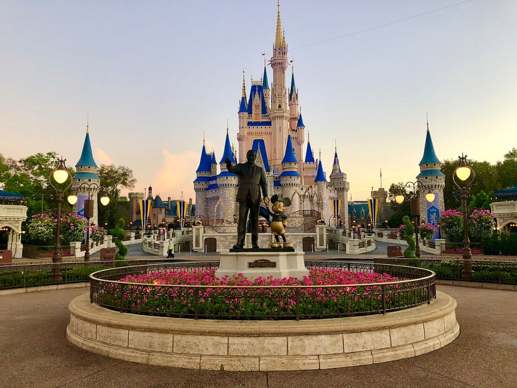 What time does Disney World open? Tips and things to&nbsp;know