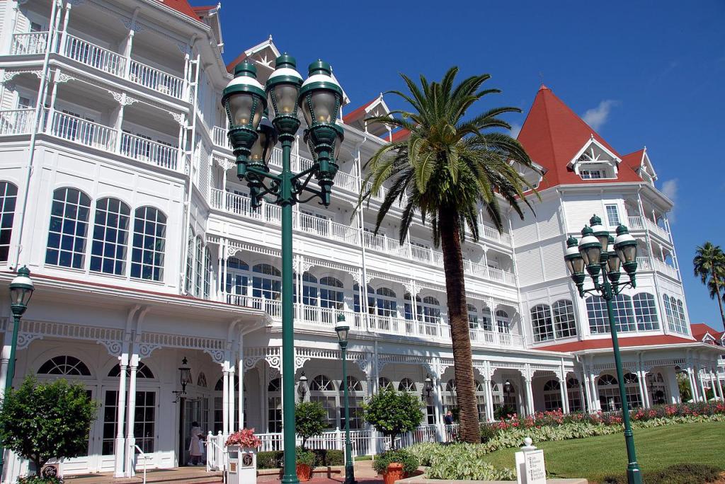 Disney World hotels with monorail access: Pros and&nbsp;cons